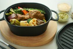 ダクタイル ダッチオーブン : IWATETSU TEKKI 岩鉄鉄器 驚くほど軽い